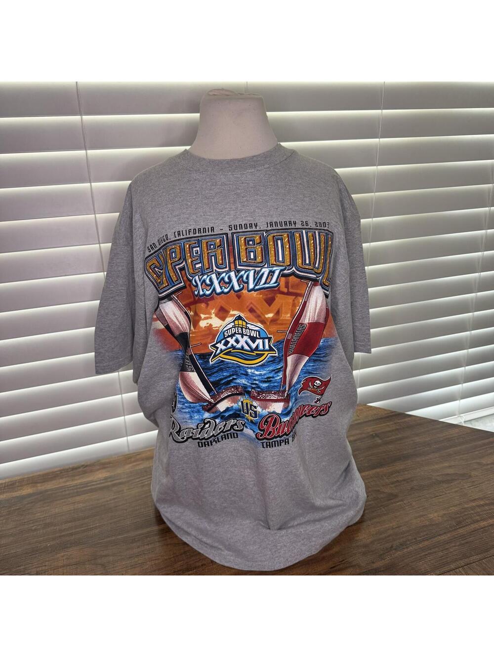 Vintage 2003 Super Bowl XXXVII Raiders vs Buccaneers T-Shirt Large